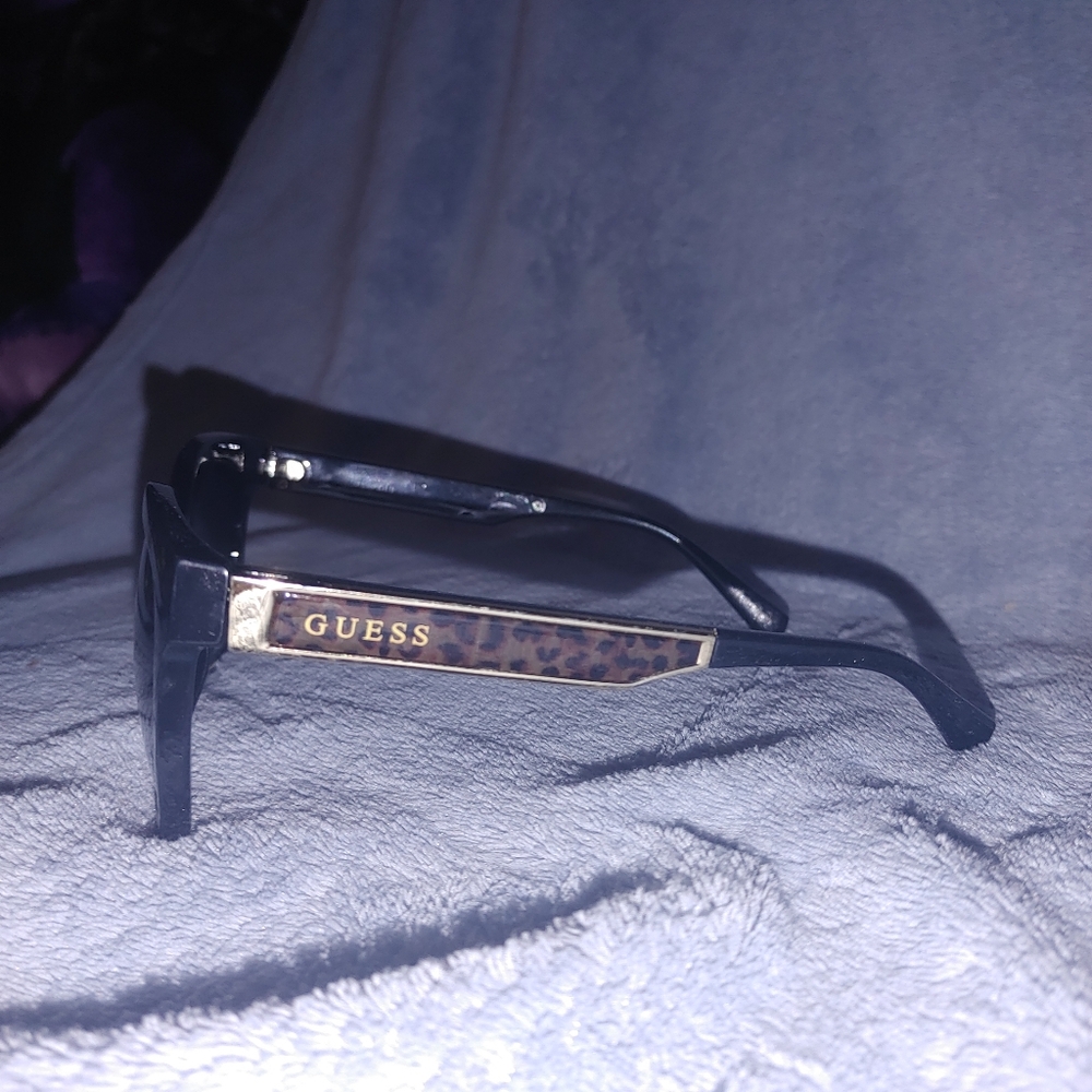 🛍️2/$20🛍️Guess Women's Sunglasses with Black and Gold Accents